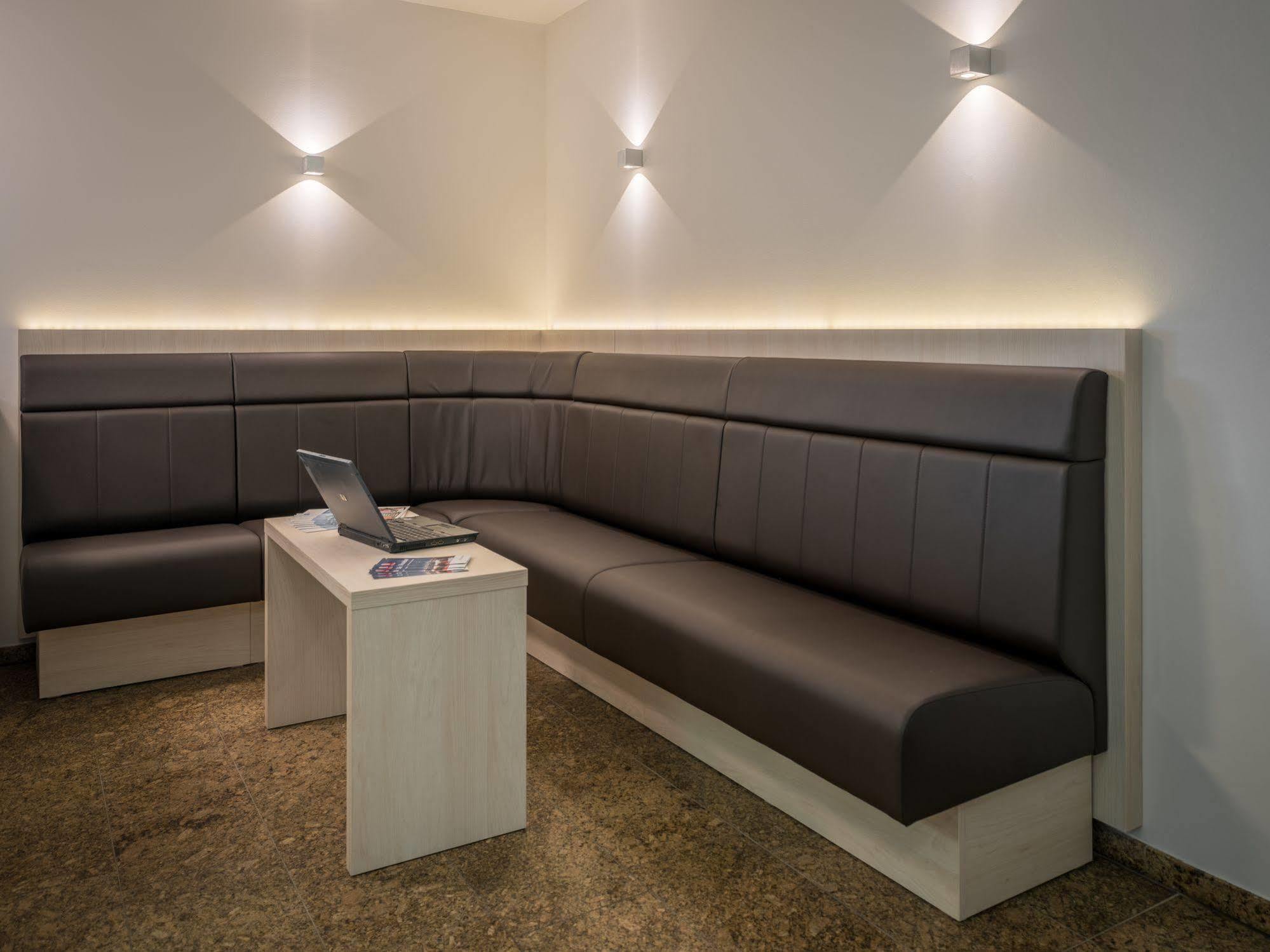 דיסלדורף Hotel Chrisma מראה חיצוני תמונה