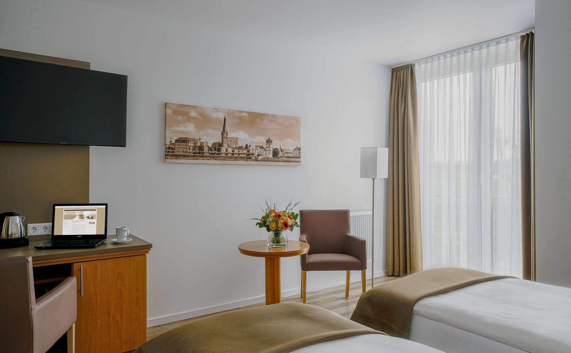 דיסלדורף Hotel Chrisma מראה חיצוני תמונה
